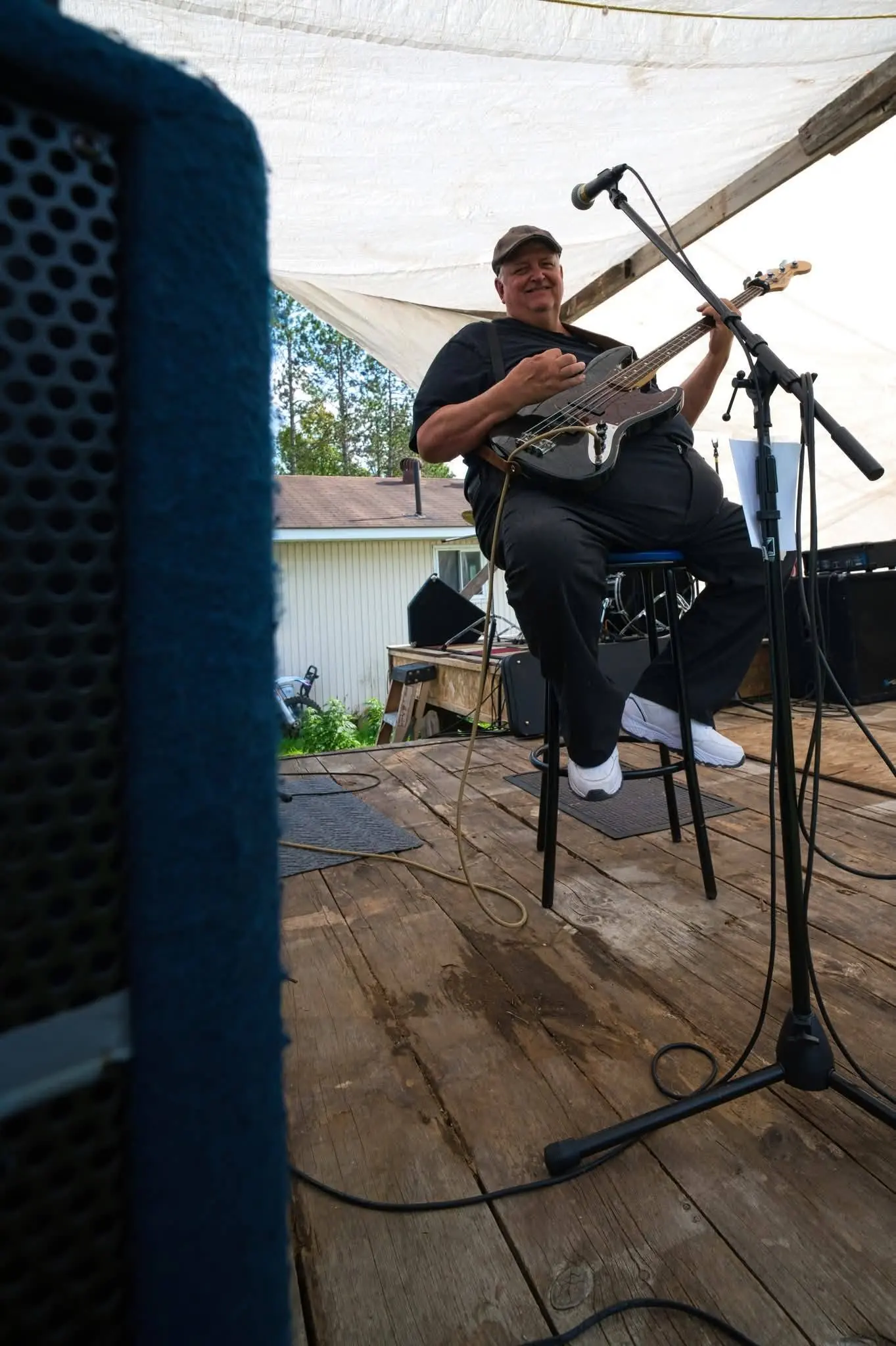 Live musician from @LARGE!